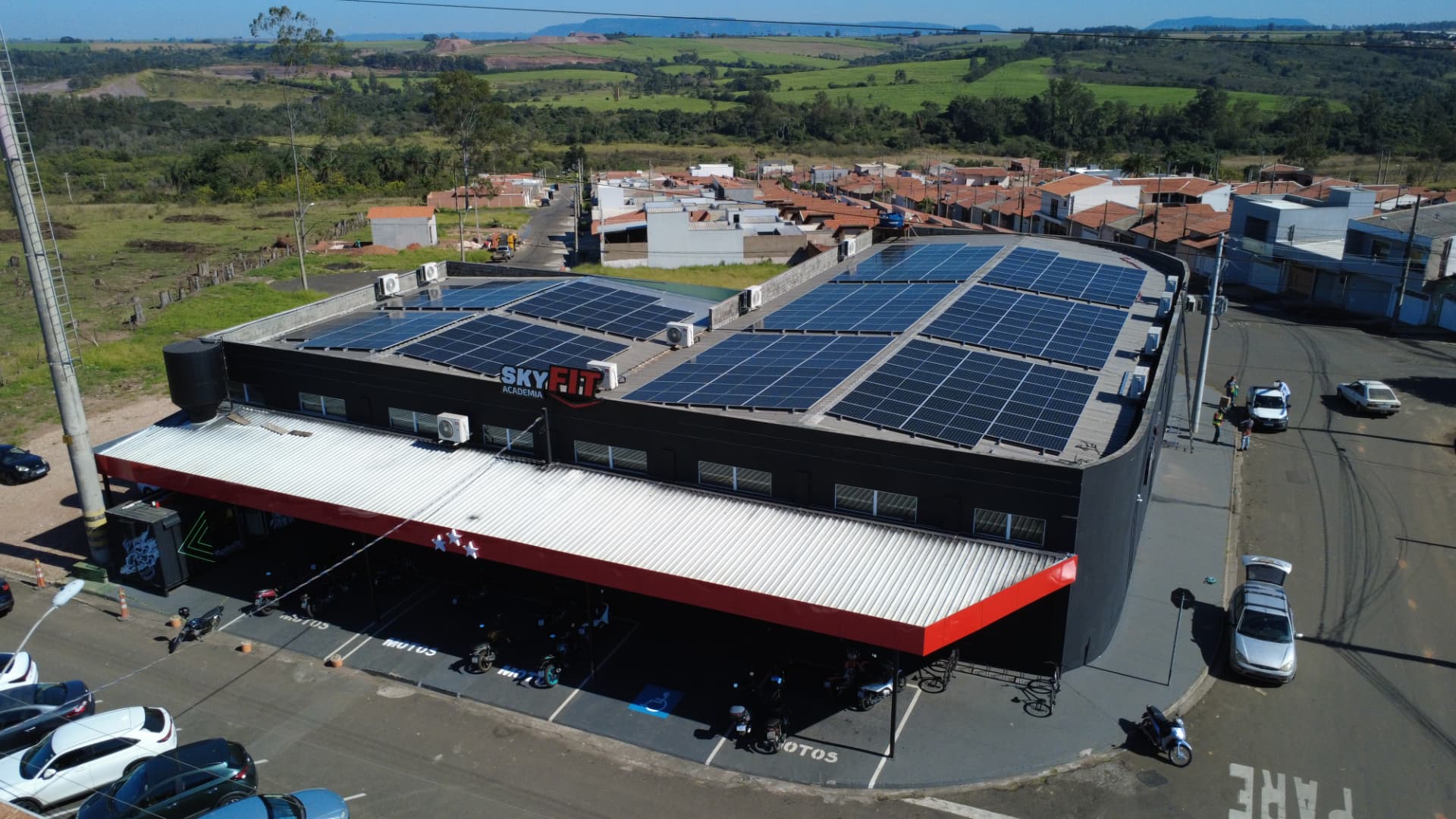 Case Raytech: Academia Sky Fit, sistema de 120 kWp em Rio Claro - SP